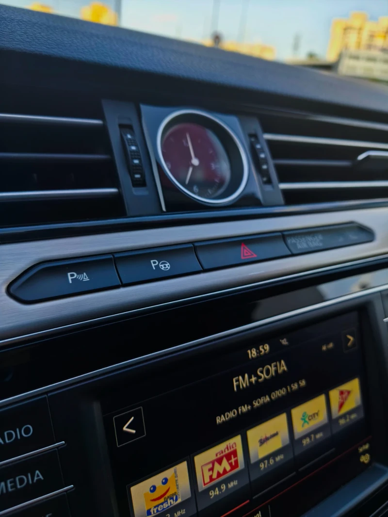 VW Passat 2.0 TDI Highline , снимка 13 - Автомобили и джипове - 51313200