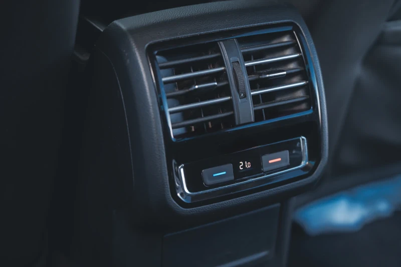 VW Passat 2.0 TDI Highline , снимка 16 - Автомобили и джипове - 51313200