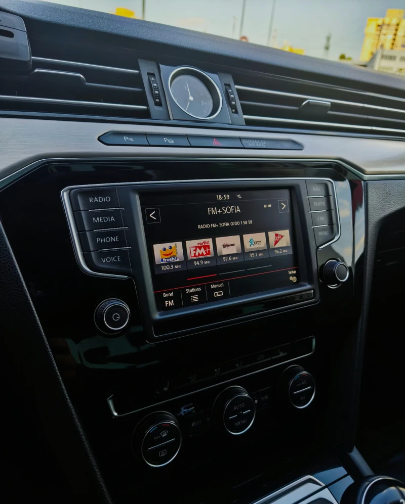 VW Passat 2.0 TDI Highline , снимка 11 - Автомобили и джипове - 51313200