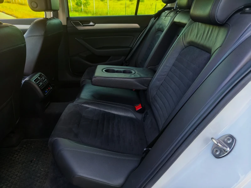 VW Passat 2.0 TDI Highline , снимка 15 - Автомобили и джипове - 51313200