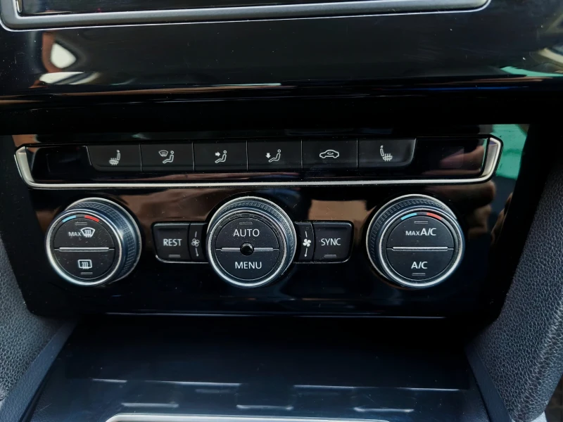 VW Passat 2.0 TDI Highline , снимка 10 - Автомобили и джипове - 51313200