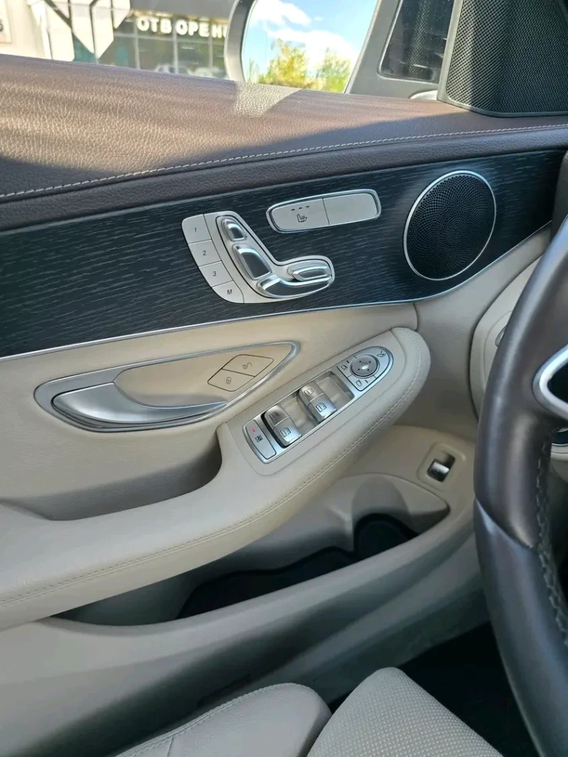 Mercedes-Benz C 300, снимка 16 - Автомобили и джипове - 52012531