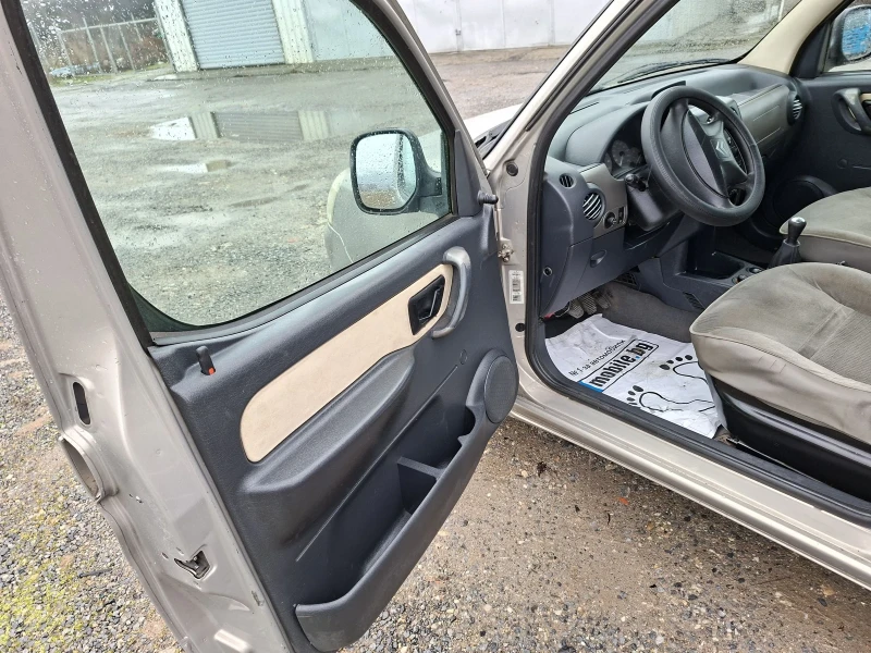 Citroen Berlingo 1.6HDI, снимка 5 - Автомобили и джипове - 53248394