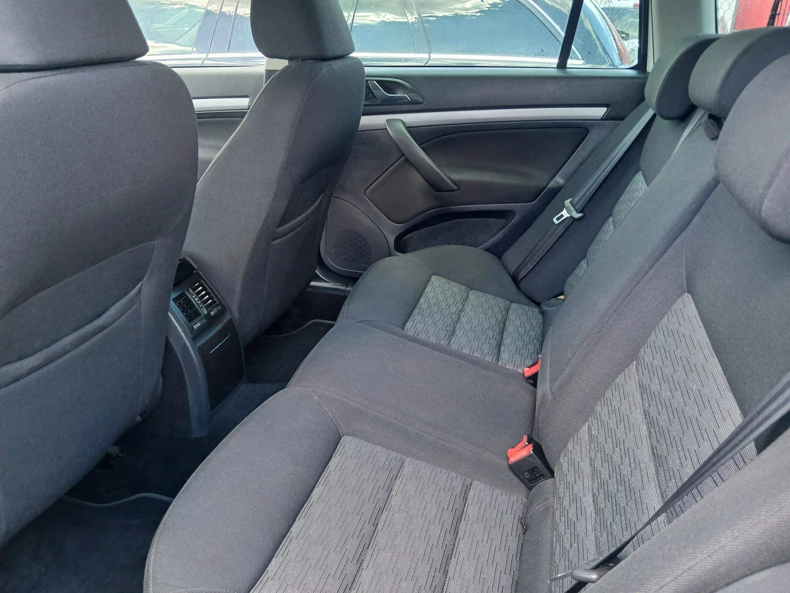 Skoda Octavia 2.0, снимка 10 - Автомобили и джипове - 37183431