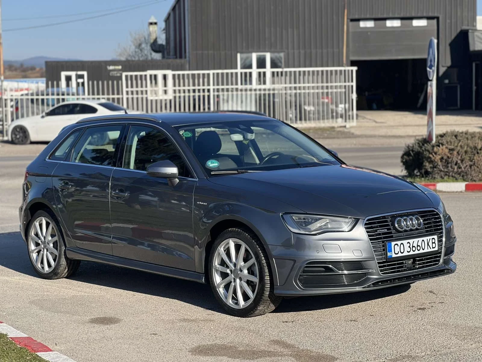 Audi A3 Ambition E TRON-PLUG-IN HYBRID, снимка 2 - Автомобили и джипове - 53815683