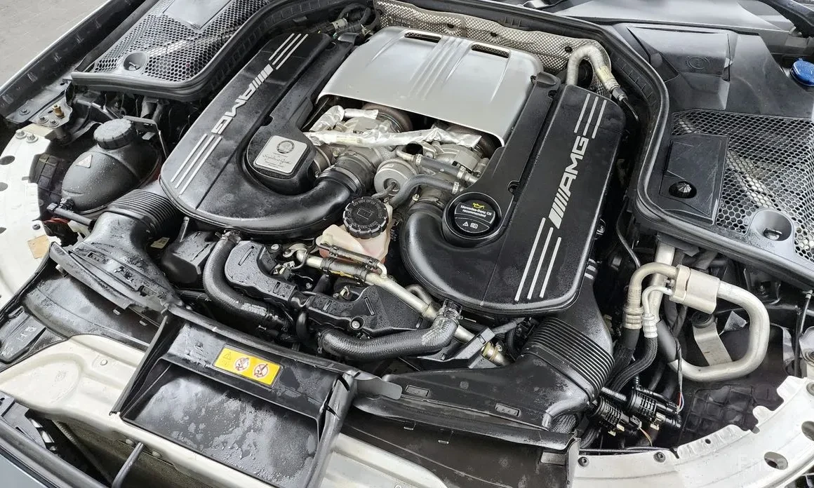 Mercedes-Benz C 63 AMG 4.0 Coupe * Burmester * 360, снимка 5 - Автомобили и джипове - 54306660