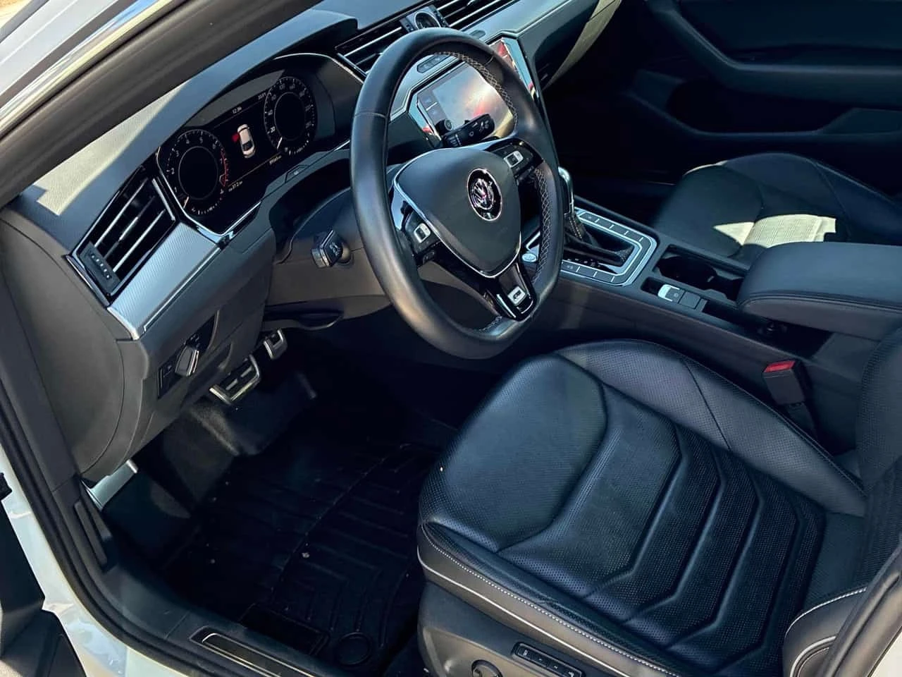 VW Arteon / ОБДУХВАНЕ / R LINE /  CARFAX / АВТОКРЕДИТ , снимка 5 - Автомобили и джипове - 55735156