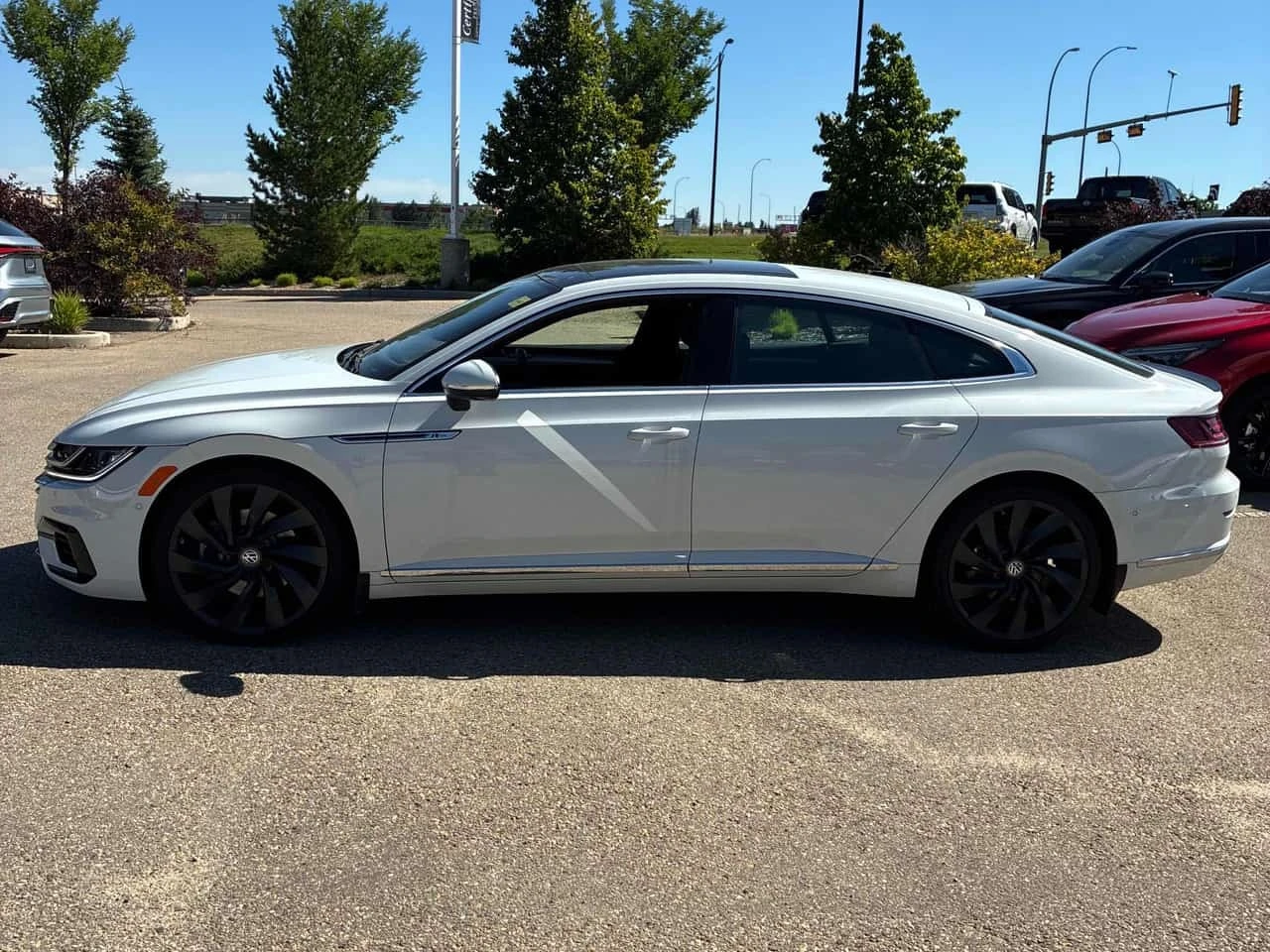 VW Arteon / ОБДУХВАНЕ / R LINE /  CARFAX / АВТОКРЕДИТ , снимка 2 - Автомобили и джипове - 55735156