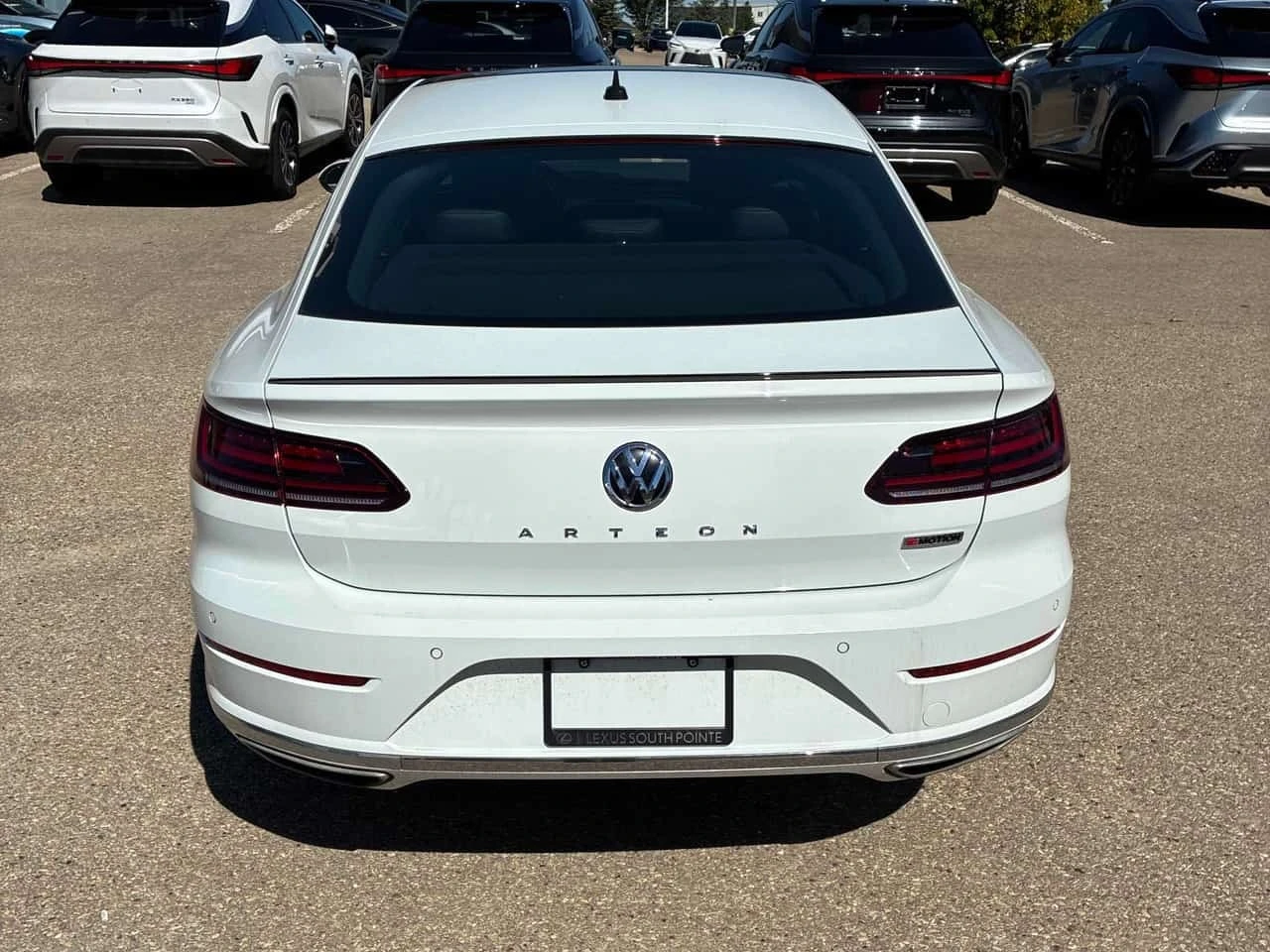 VW Arteon / ОБДУХВАНЕ / R LINE /  CARFAX / АВТОКРЕДИТ , снимка 4 - Автомобили и джипове - 55735156