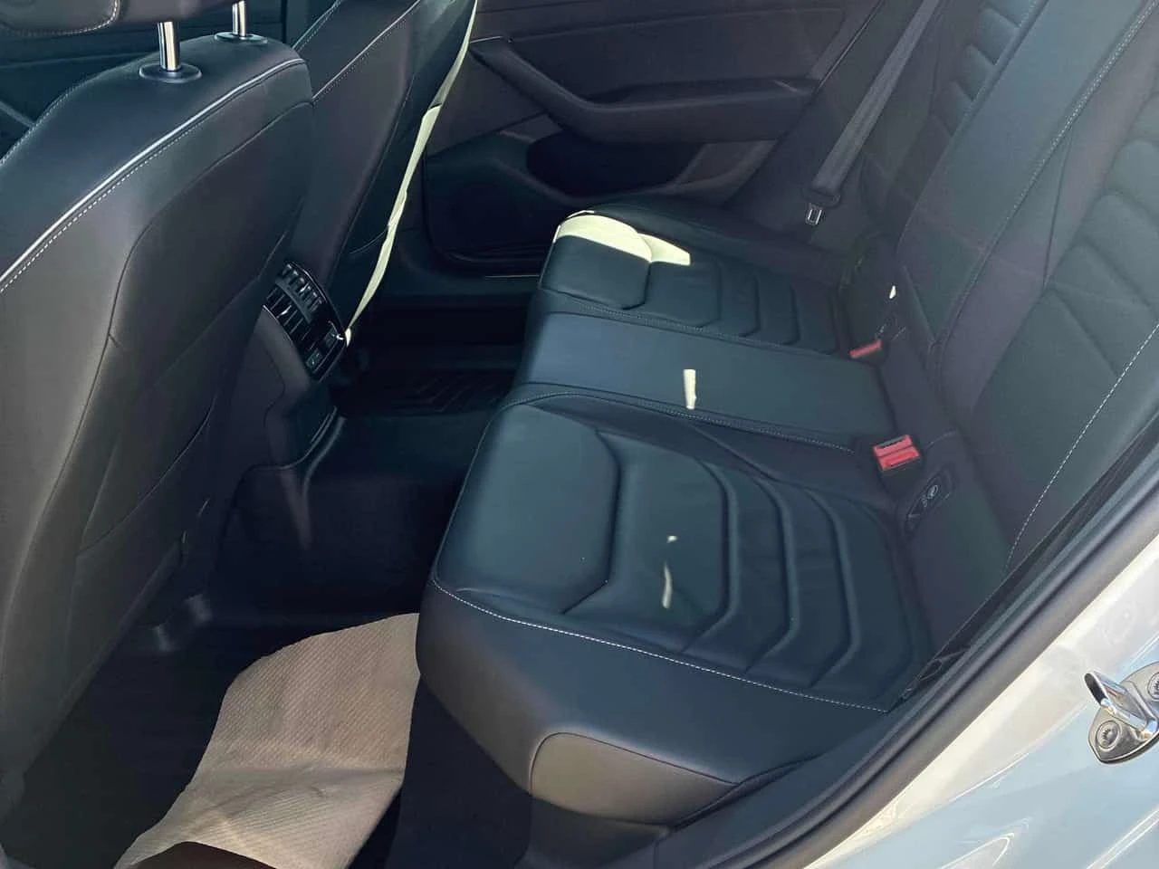 VW Arteon / ОБДУХВАНЕ / R LINE /  CARFAX / АВТОКРЕДИТ , снимка 12 - Автомобили и джипове - 55735156