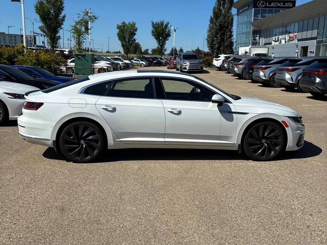 VW Arteon / ОБДУХВАНЕ / R LINE /  CARFAX / АВТОКРЕДИТ , снимка 3 - Автомобили и джипове - 55735156