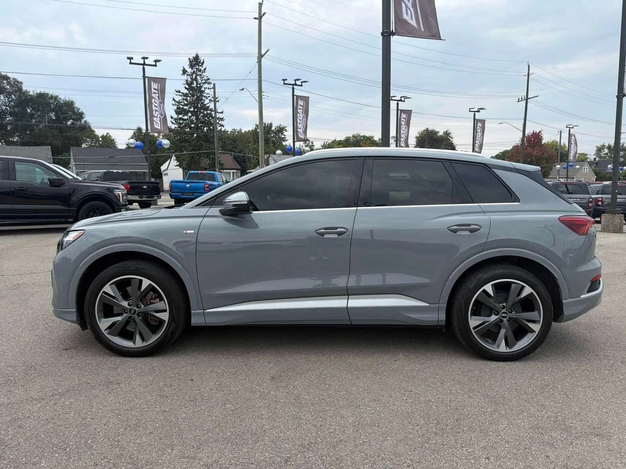 Audi E-Tron * PROGRESSIV * АВТОКРЕДИТ БЕЗ ПЪРВОНАЧАЛНА ВНОСКА, снимка 3 - Автомобили и джипове - 56323614
