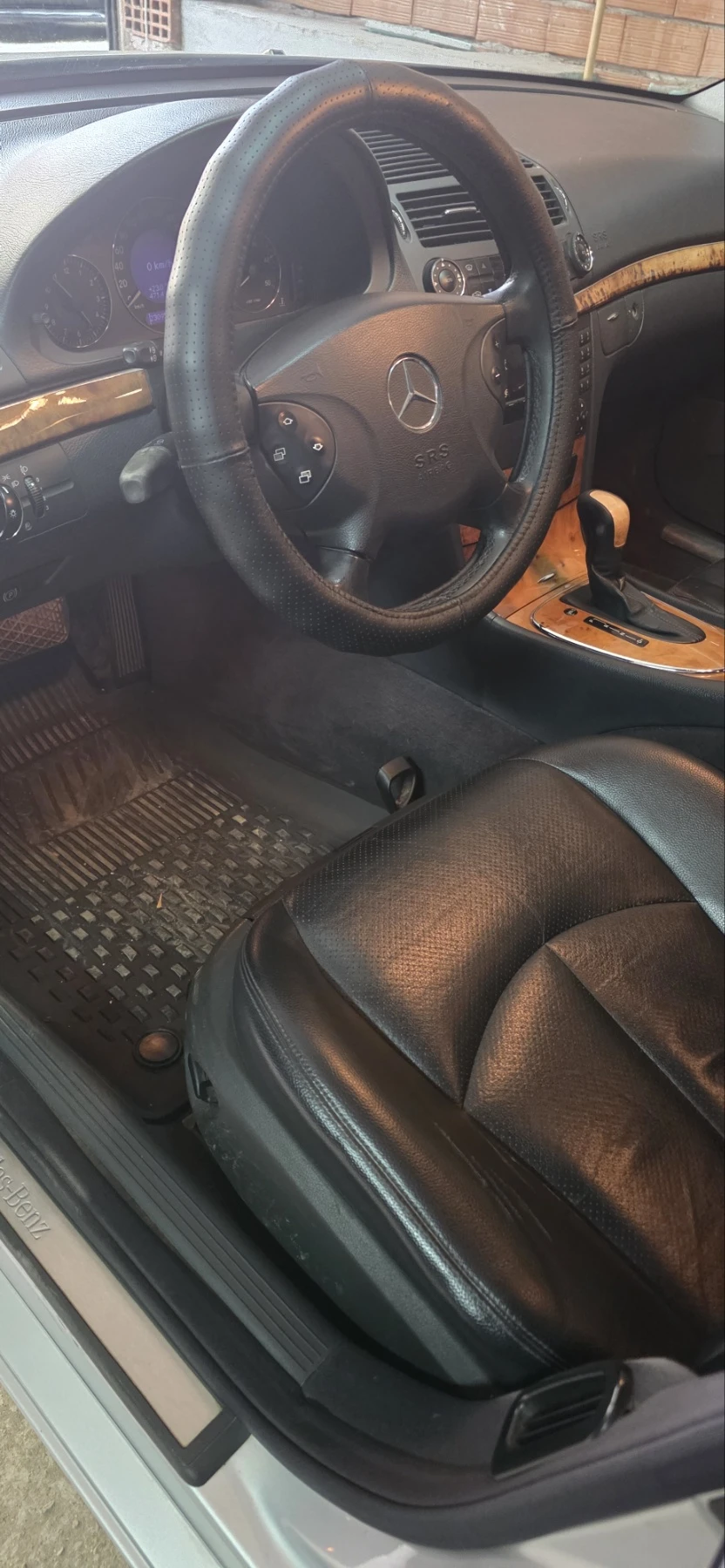 Mercedes-Benz E 220 W211 Elegance, снимка 5 - Автомобили и джипове - 56474380