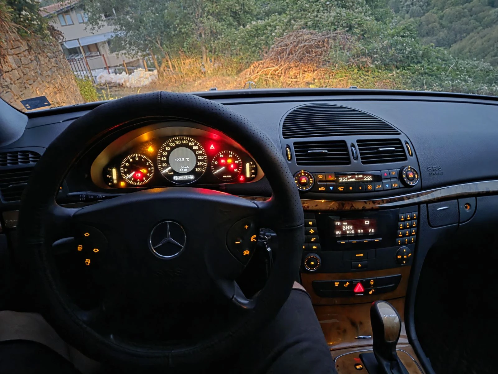 Mercedes-Benz E 220 W211 Elegance, снимка 7 - Автомобили и джипове - 56474380