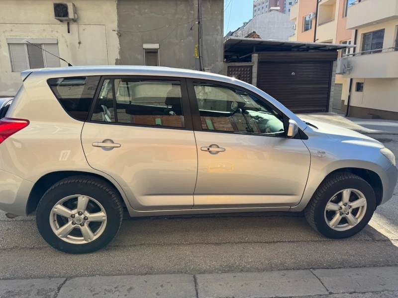 Toyota Rav4 2.2D4D 136к.с./Безключово, снимка 6 - Автомобили и джипове - 49377308