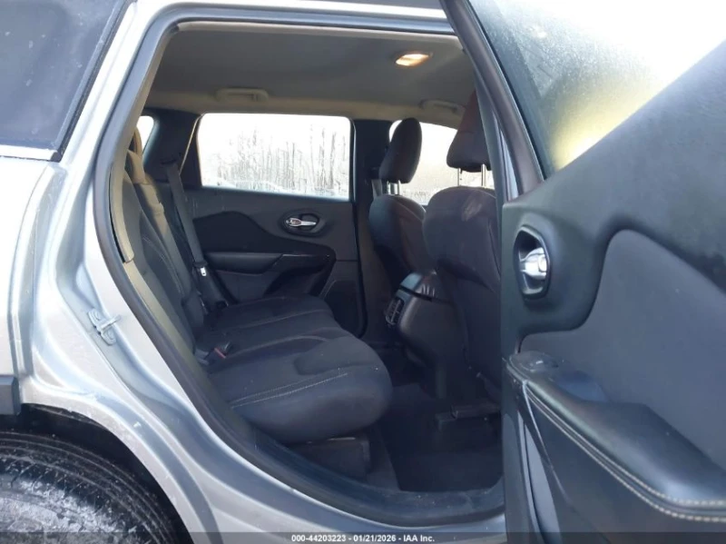 Jeep Cherokee 2.4l Latitude, снимка 8 - Автомобили и джипове - 53466638