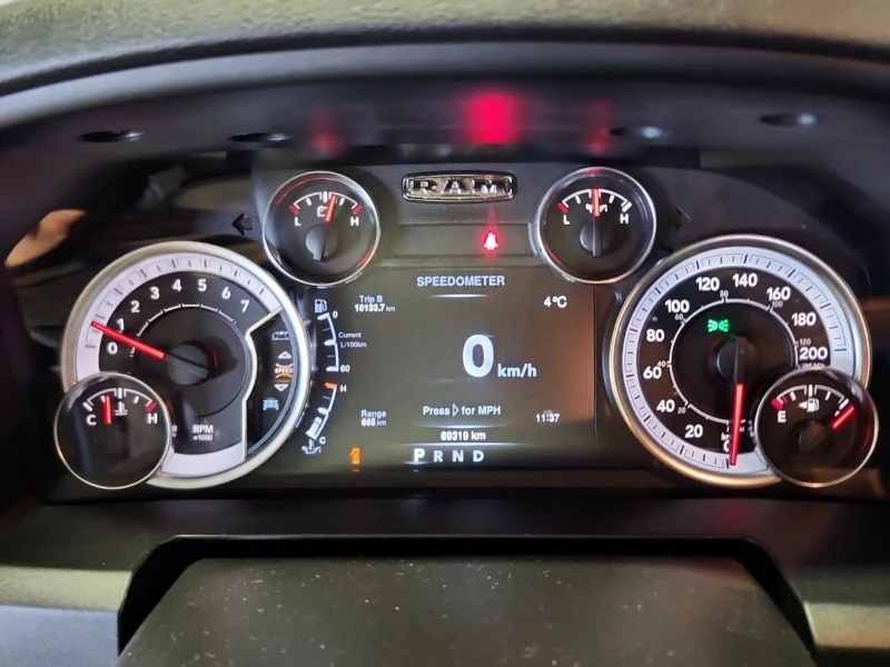 Dodge RAM 1500 SLT| 5.7L HEMI V8| CARFAX| | , снимка 9 - Автомобили и джипове - 53493184