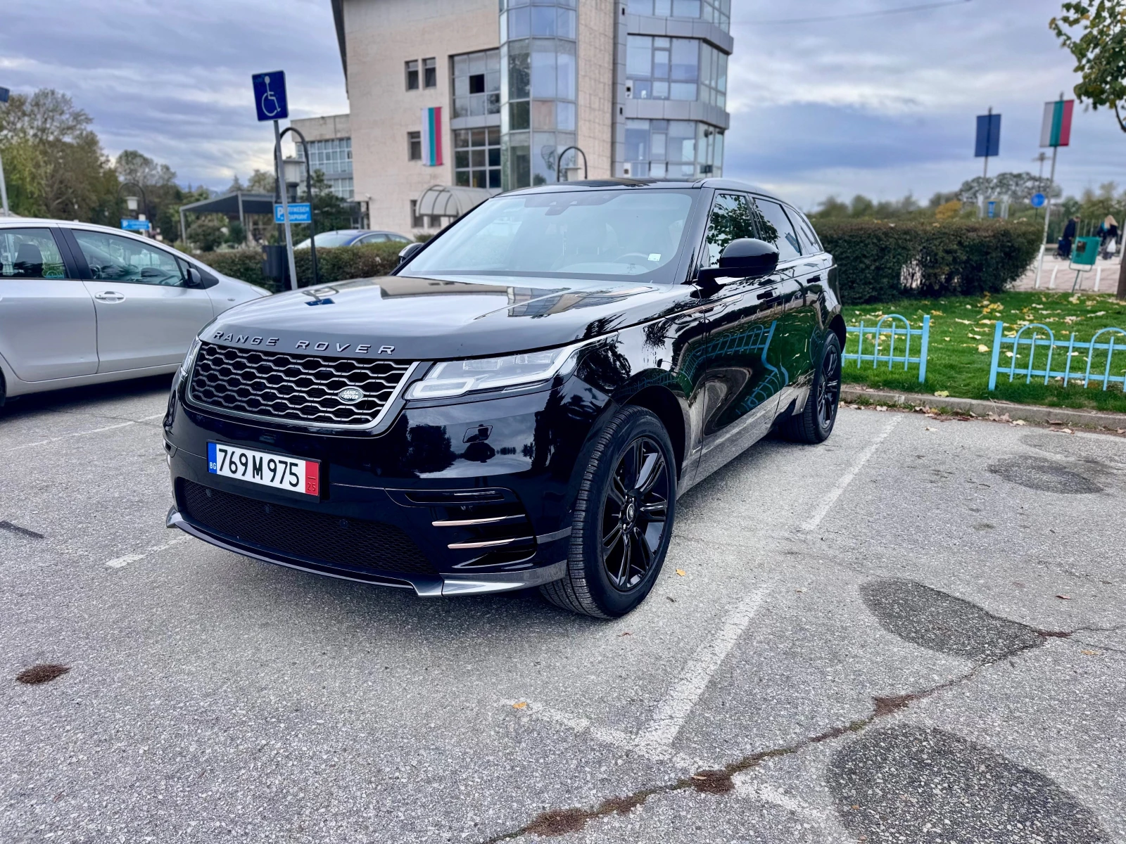 Land Rover Range Rover Velar R-DYNAMIC* 95KM* D240R* MERIDIAN* FULL*  - изображение 2