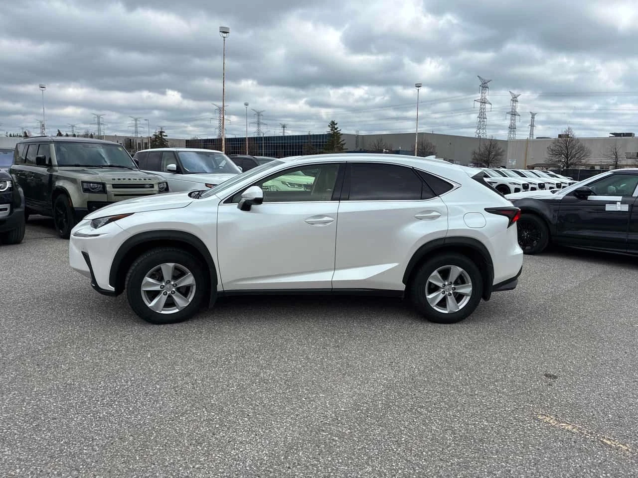 Lexus NX 300 * CARFAX * ПАНО * ОБДУХВАНЕ * + ГУМИ, снимка 2 - Автомобили и джипове - 54192699