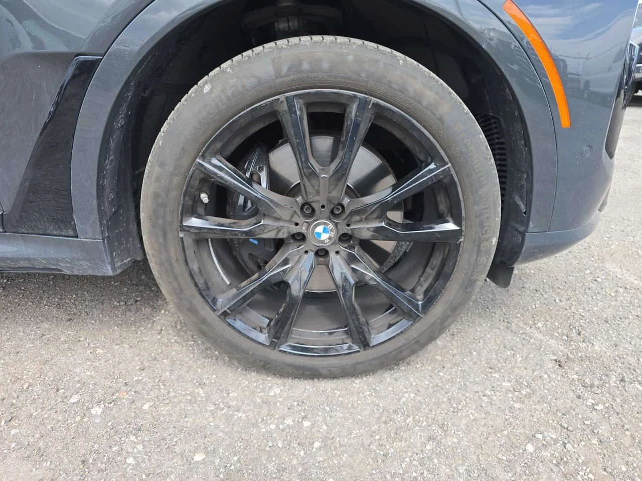 BMW X7 xDrive40i/360/ДИСТРОНИК/ПАНОРАМА/ГУМИ+ ДЖАНТИ, снимка 6 - Автомобили и джипове - 54647230