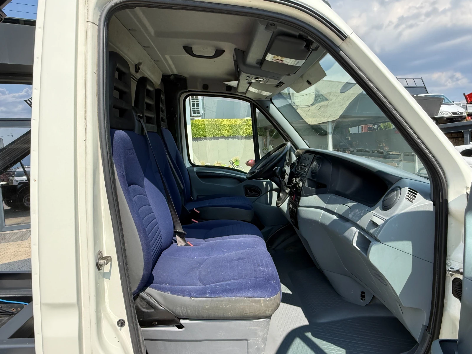 Iveco Daily 40C18 3.0HPI до 3.5т. 3.80м. , снимка 13 - Бусове и автобуси - 55615577