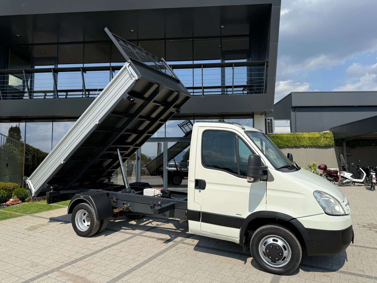 Iveco Daily 40C18 3.0HPI до 3.5т. 3.80м. , снимка 2 - Бусове и автобуси - 55615577
