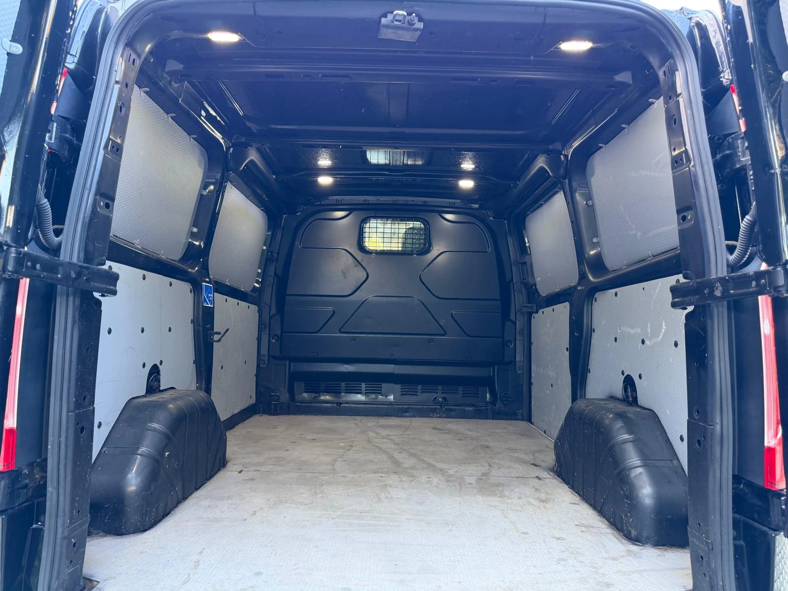 Ford Transit Custom L1H1, снимка 12 - Бусове и автобуси - 55646899