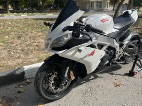  Aprilia RSV4