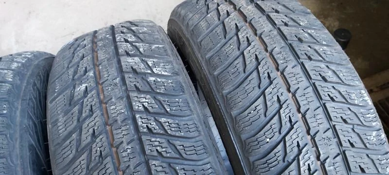 Гуми Зимни 215/70R16, снимка 4 - Гуми и джанти - 31948758