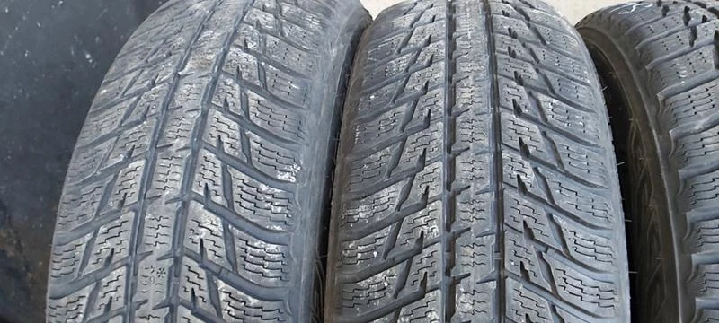 Гуми Зимни 215/70R16, снимка 3 - Гуми и джанти - 31948758