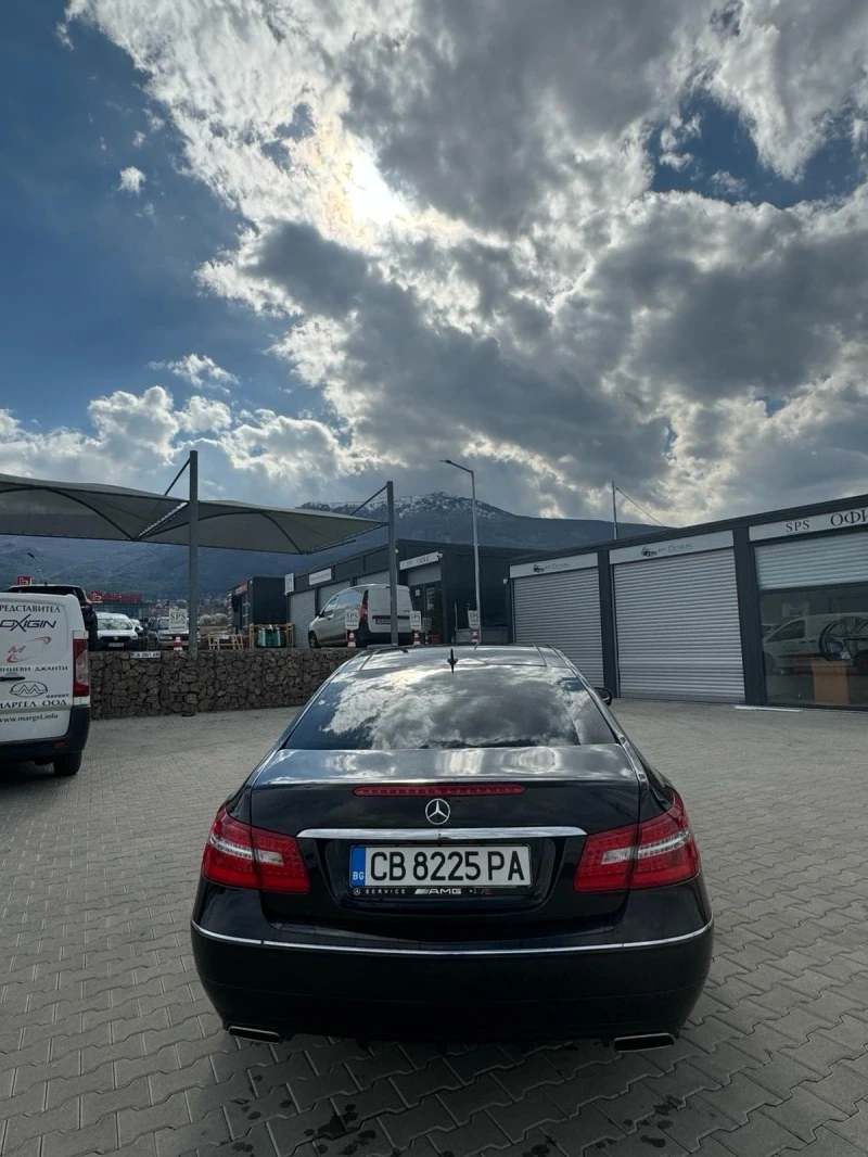 Mercedes-Benz E 350 292ps / Обслужен автомобил, снимка 3 - Автомобили и джипове - 44940602