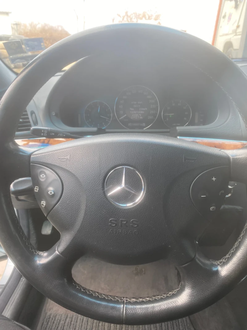 Mercedes-Benz E 320, снимка 5 - Автомобили и джипове - 49352723