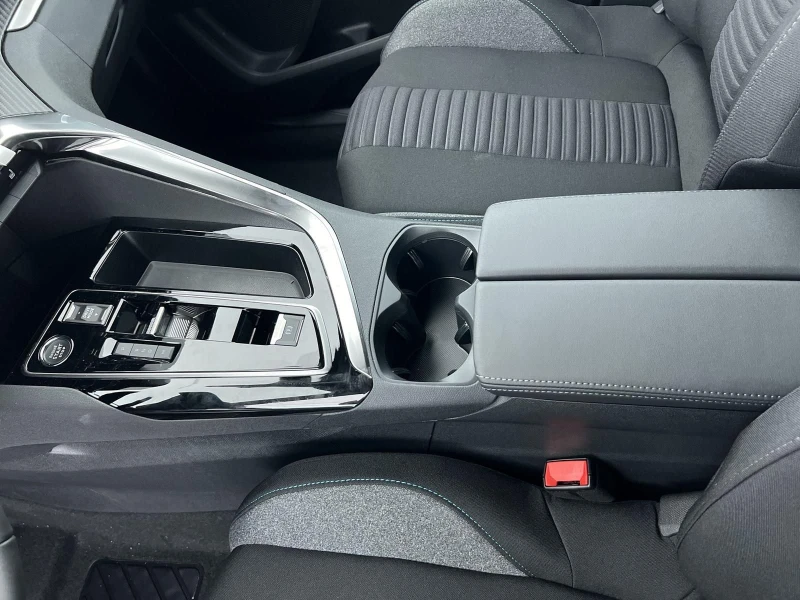Peugeot 5008 НОВ!1.5/131HP/ACTIVE-PACK/NAVI/LED/KLESS/253vpr, снимка 15 - Автомобили и джипове - 49905646
