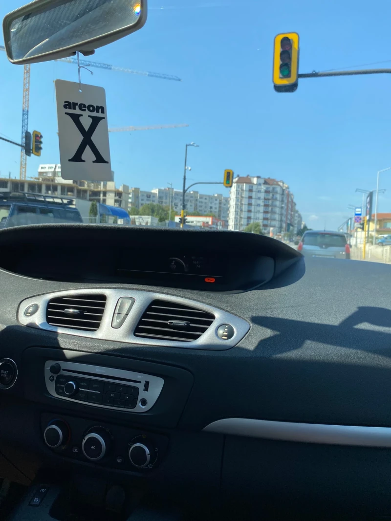 Renault Scenic, снимка 11 - Автомобили и джипове - 53065213