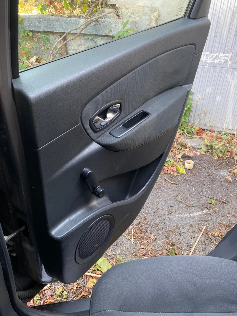 Renault Scenic, снимка 14 - Автомобили и джипове - 53065213