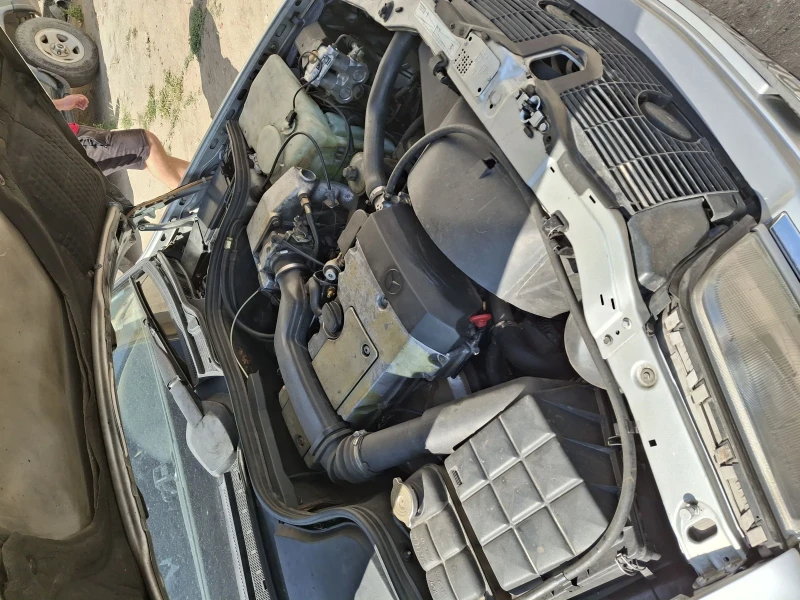 Mercedes-Benz C 200, снимка 2 - Автомобили и джипове - 52412816