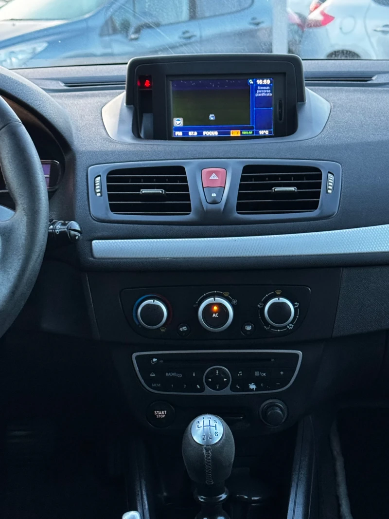 Renault Megane 1.5DCI ИТАЛИЯ, снимка 14 - Автомобили и джипове - 52434718