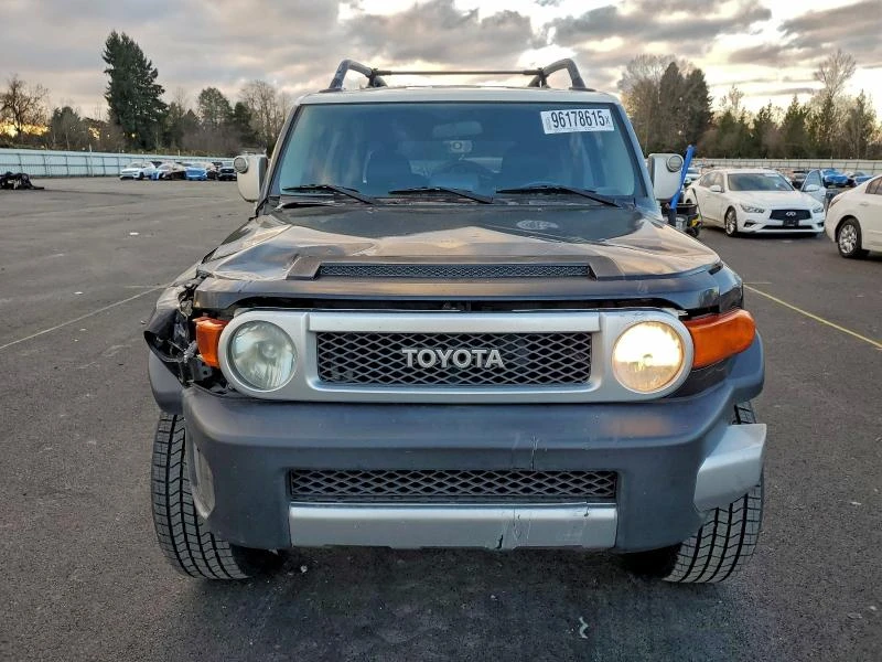 Toyota IQ 4.0L 6 4x4 w/Rear Wheel Drv, снимка 10 - Автомобили и джипове - 53193116