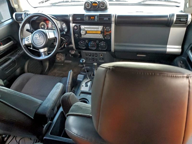 Toyota IQ 4.0L 6 4x4 w/Rear Wheel Drv, снимка 13 - Автомобили и джипове - 53193116