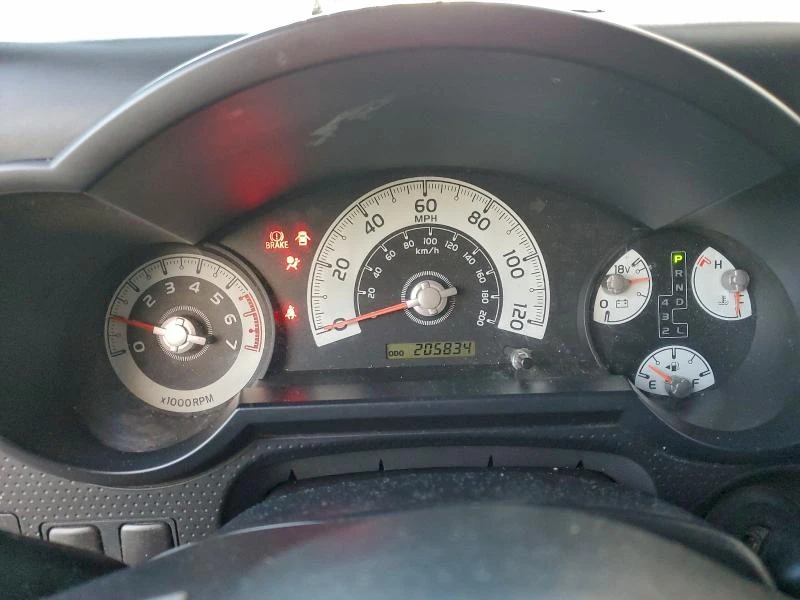 Toyota IQ 4.0L 6 4x4 w/Rear Wheel Drv, снимка 14 - Автомобили и джипове - 53193116