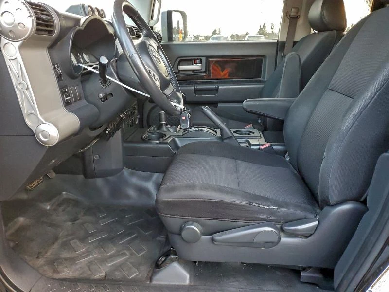 Toyota IQ 4.0L 6 4x4 w/Rear Wheel Drv, снимка 12 - Автомобили и джипове - 53193116