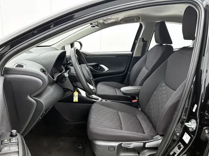Toyota Yaris 1.5 HYBRID, снимка 7 - Автомобили и джипове - 55780673