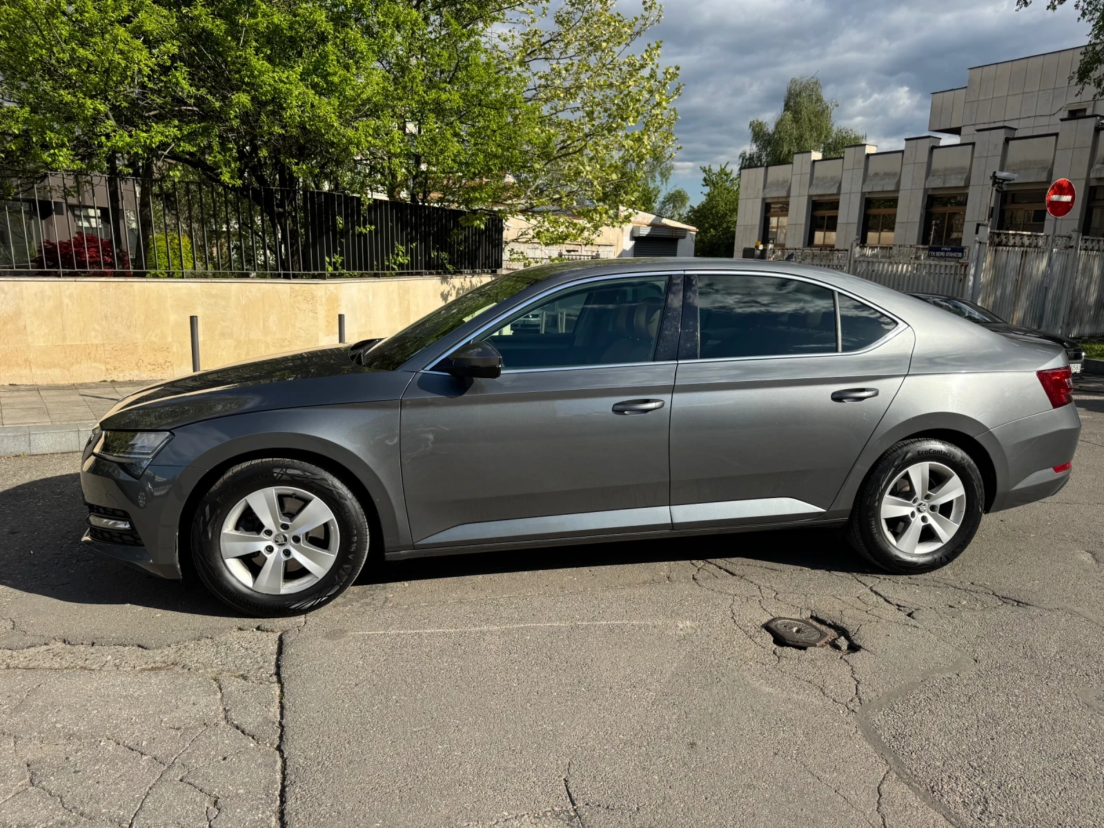 Skoda Superb Седан - изображение 4