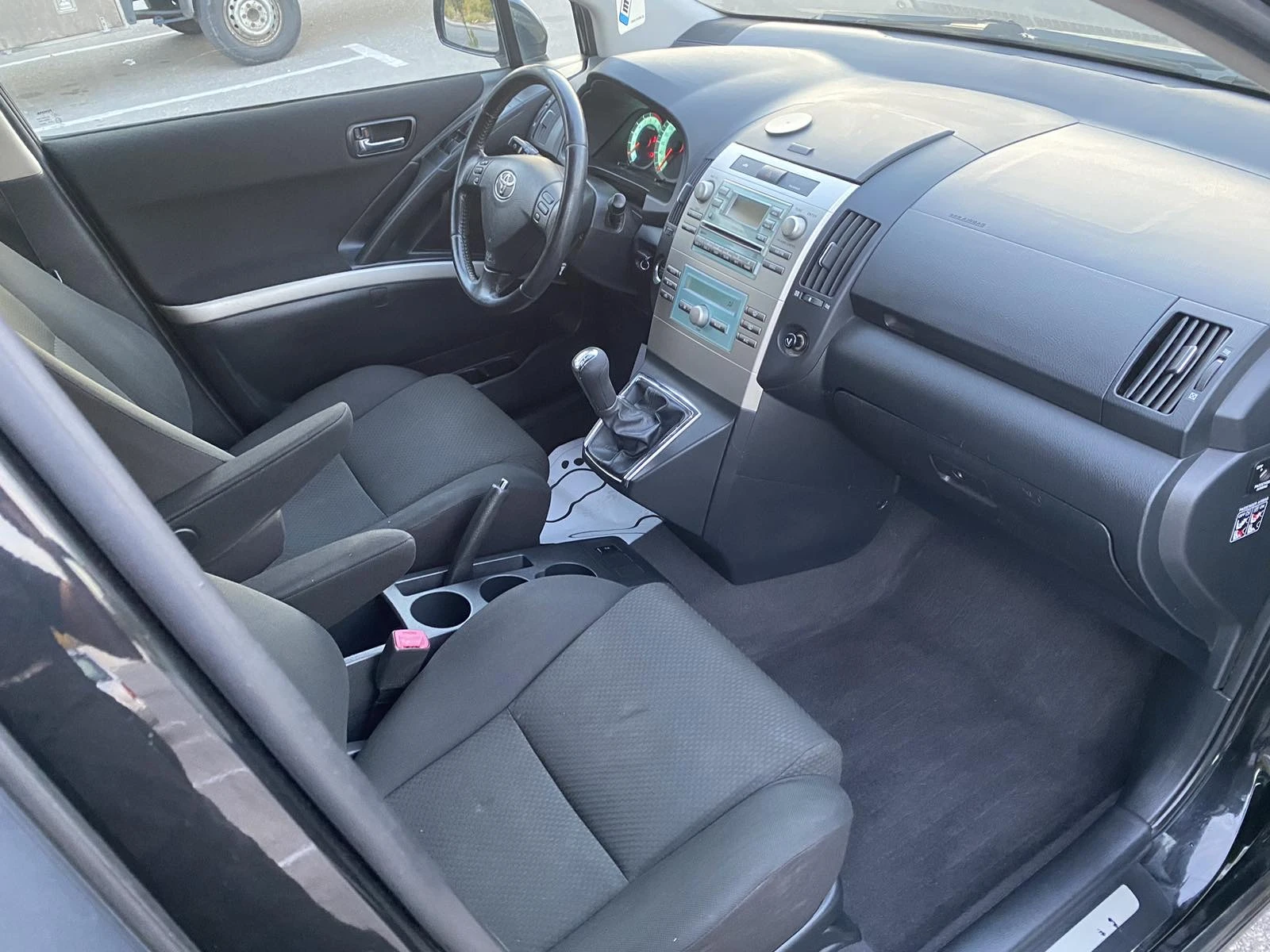 Toyota Corolla verso 1.6 I - изображение 8