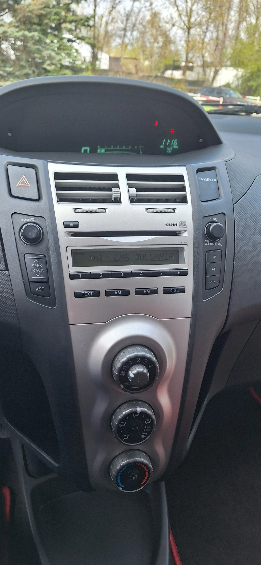 Toyota Yaris  - изображение 10