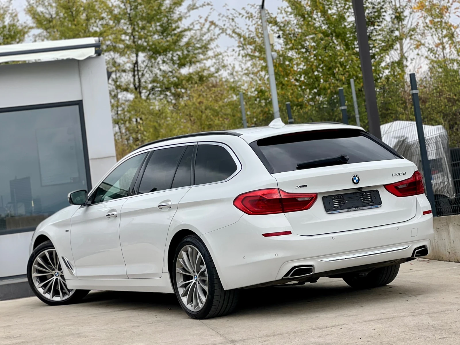 BMW 540 LUXURY LINE / INDIVIDUAL / X-DRIVE-4X4 / ПОДГРЕВ - изображение 5