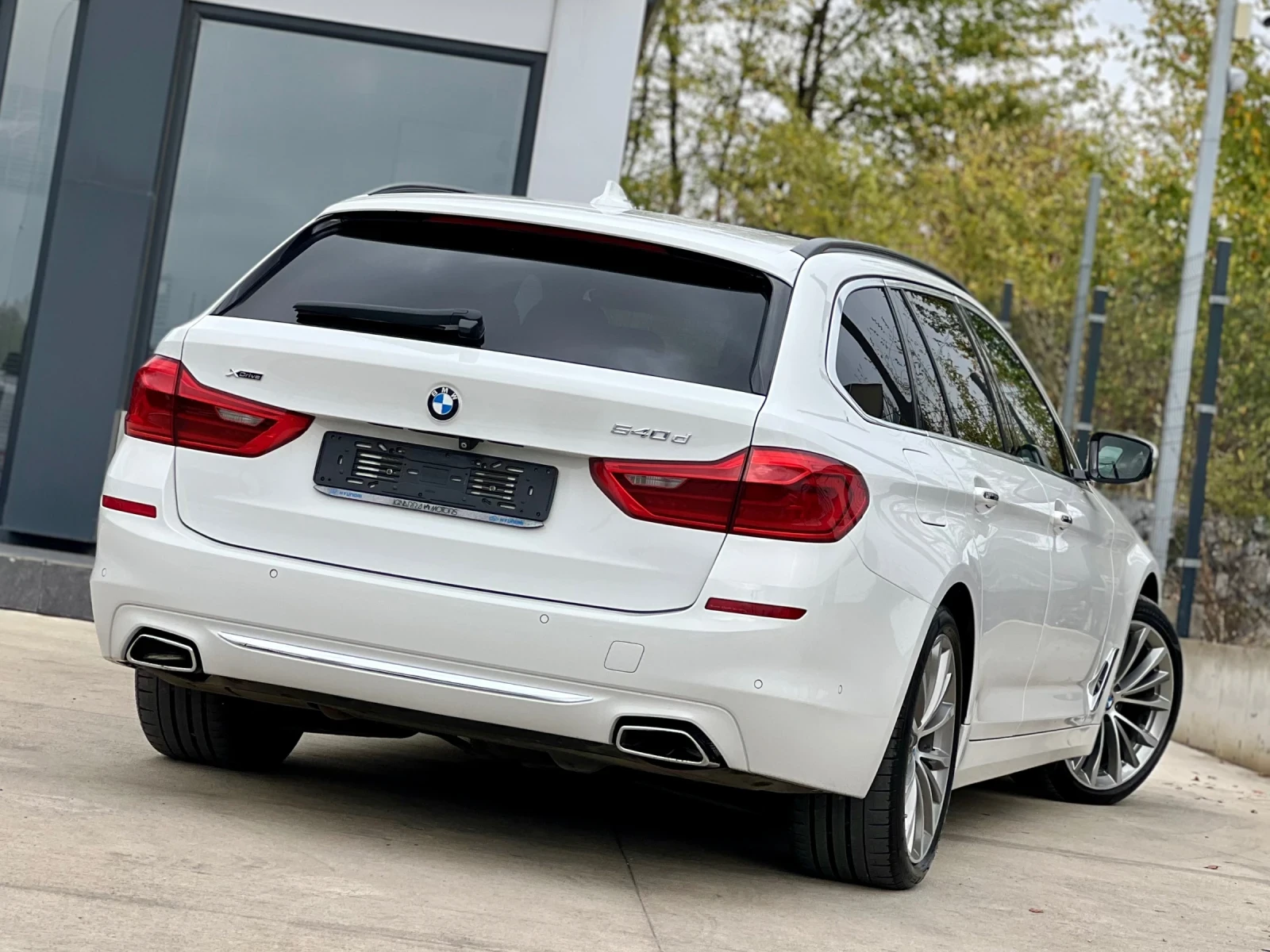 BMW 540 LUXURY LINE / INDIVIDUAL / X-DRIVE-4X4 / ПОДГРЕВ - изображение 4
