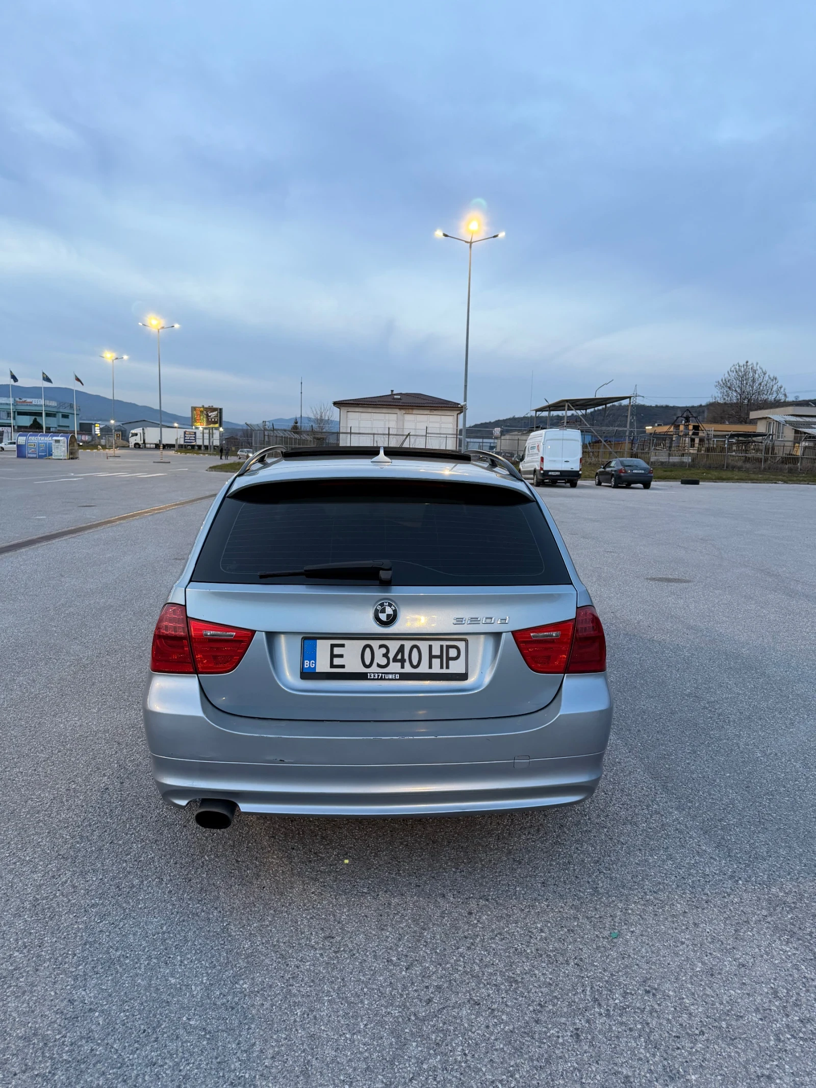 BMW 320, снимка 5 - Автомобили и джипове - 53600312