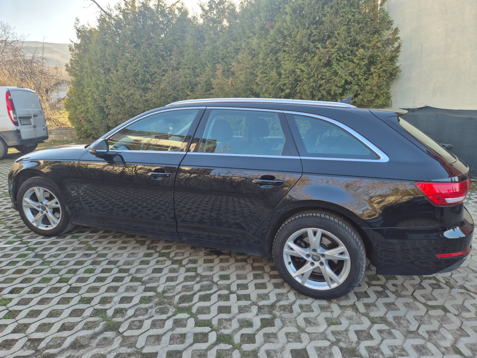 Audi A4 Audi A4 Avant TDI 2.0 Sport Xenon* Navi* AHK* Euro, снимка 10 - Автомобили и джипове - 53839229
