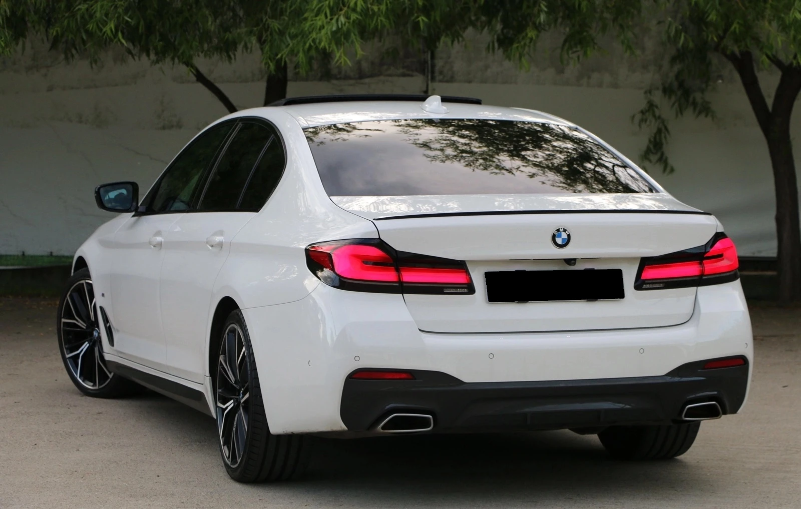 BMW 520 d xDrive M-Pack, снимка 4 - Автомобили и джипове - 54877914
